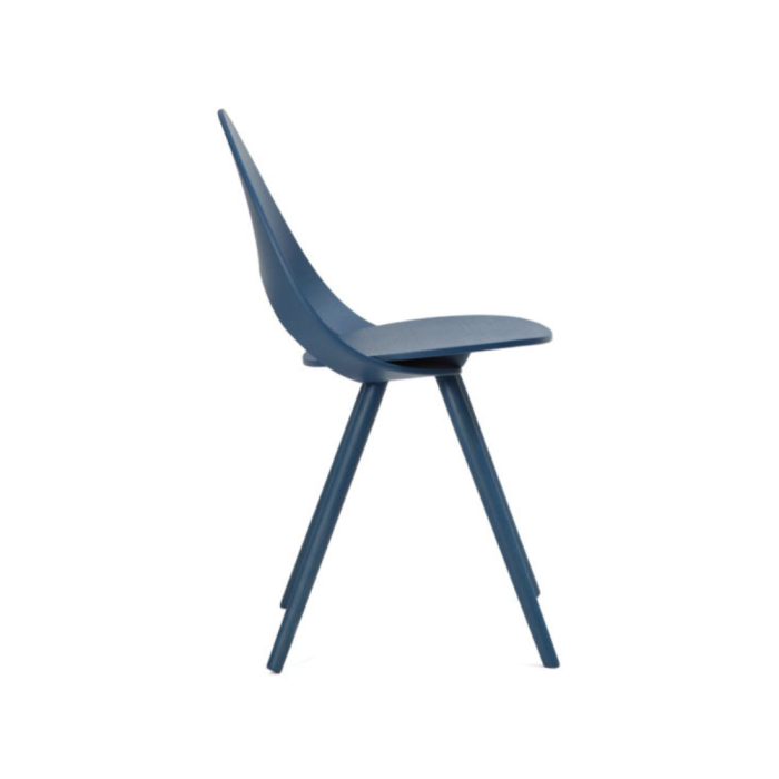 NORFOLK – Chaise en Bois Sculptée pour Espaces Accueillants et Design Nordique (1) NORFOLK – Chaise en Bois Sculptée pour Espaces Accueillants et Design Nordique (1)