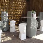 ALT - Mange-debout design avec cache-pot intégré pour réceptions intérieures et extérieures