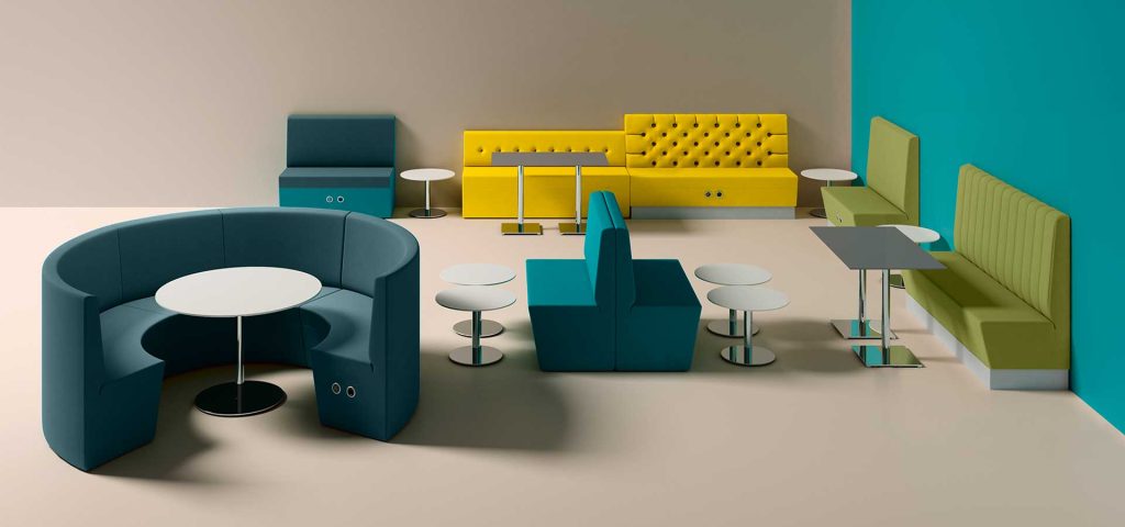 AOKO – Banquette sur-mesure pour espaces d’accueil, coworking ou restaurants