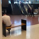 BAYONNE - Banc-fiorière en acier et bois exotique pour espace public élégant et végétalisé (2)