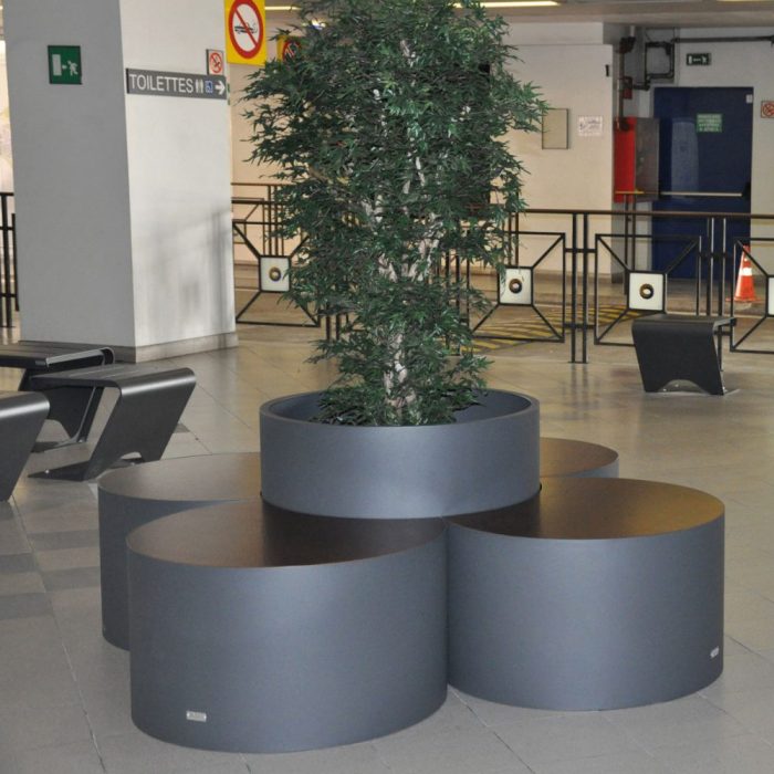 CENTRAL – Banc circulaire avec jardinière centrale pour aménagements paysagers (2) CENTRAL – Banc circulaire avec jardinière centrale pour aménagements paysagers (2)