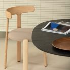 CORONA - Chaise en frêne - élégance chaleureuse et design graphique pour espaces professionnels (10)