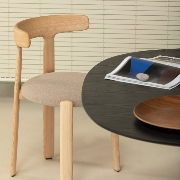 CORONA - Chaise en frêne - élégance chaleureuse et design graphique pour espaces professionnels (10) CORONA - Chaise en frêne - élégance chaleureuse et design graphique pour espaces professionnels (10)