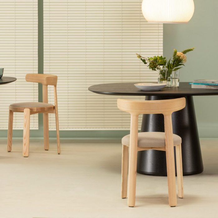 CORONA - Chaise en frêne - élégance chaleureuse et design graphique pour espaces professionnels (15) CORONA - Chaise en frêne - élégance chaleureuse et design graphique pour espaces professionnels (15)