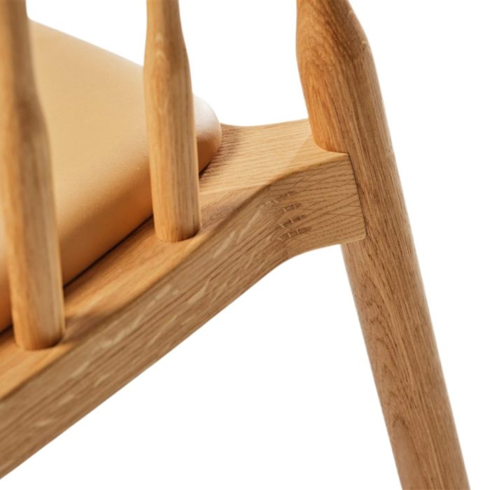 Chaise TUDELA – Tradition & robustesse en bois massif pour restaurants et salles d'attente (15) Chaise TUDELA – Tradition & robustesse en bois massif pour restaurants et salles d'attente (15)