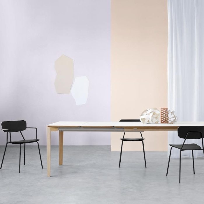 DARWIN – Table extensible élégante en bois massif aux lignes fluides (1) DARWIN – Table extensible élégante en bois massif aux lignes fluides (1)