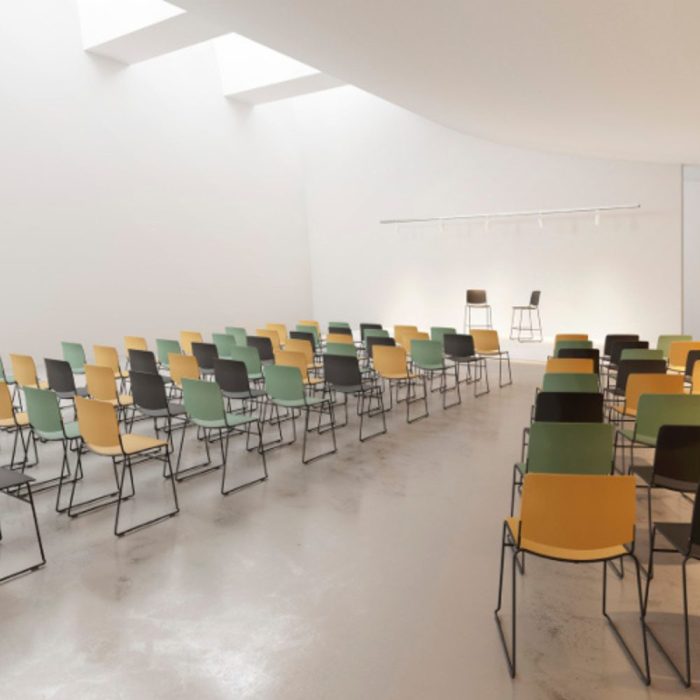 DERBY – Chaise empilable polyvalente pour collectivités, séminaires et espaces publics (3) DERBY – Chaise empilable polyvalente pour collectivités, séminaires et espaces publics (3)