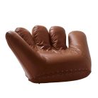 Fauteuil sculptural baseball cuir hall hotel galerie espace attente creatif