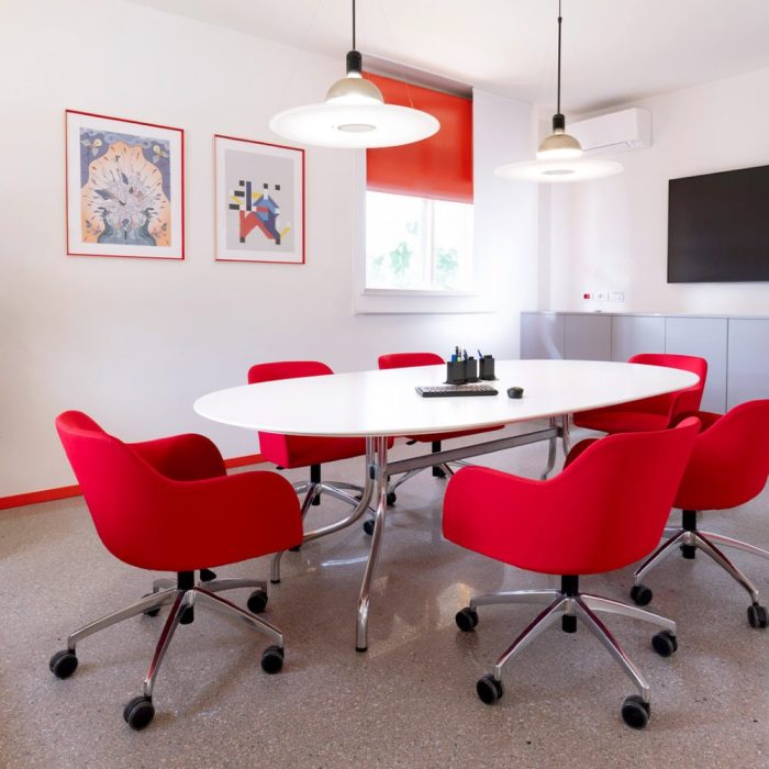 HELSINKI – Fauteuil - élégance contemporaine et polyvalence contract - Bureaux & espaces collectifs (4)