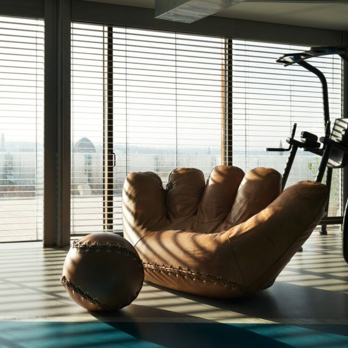 JOE – Fauteuil sculptural en cuir pour halls d’hôtel, galeries et espaces d’attente créatifs (3)