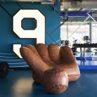 JOE – Fauteuil sculptural en cuir pour halls d’hôtel, galeries et espaces d’attente créatifs (4)