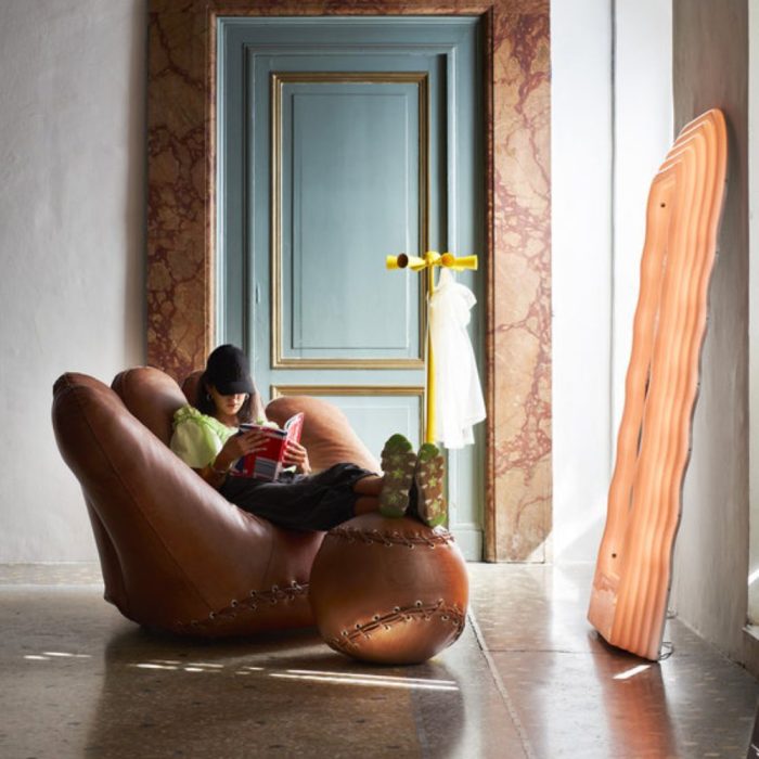 JOE – Fauteuil sculptural en cuir pour halls d’hôtel, galeries et espaces d’attente créatifs (5)