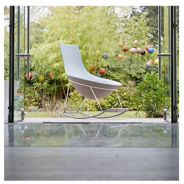 NIRO - Rocking chair ergonomique en résine pour espaces intérieurs et extérieurs (4) NIRO - Rocking chair ergonomique en résine pour espaces intérieurs et extérieurs (4)