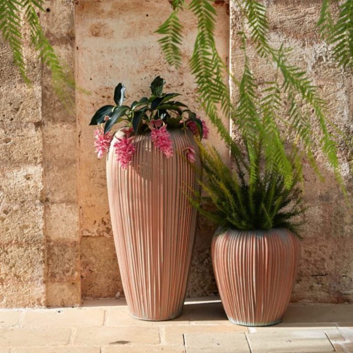 SILK – Pot de décoration texturé pour espaces intérieurs ou extérieurs haut de gamme (8) SILK – Pot de décoration texturé pour espaces intérieurs ou extérieurs haut de gamme (8)