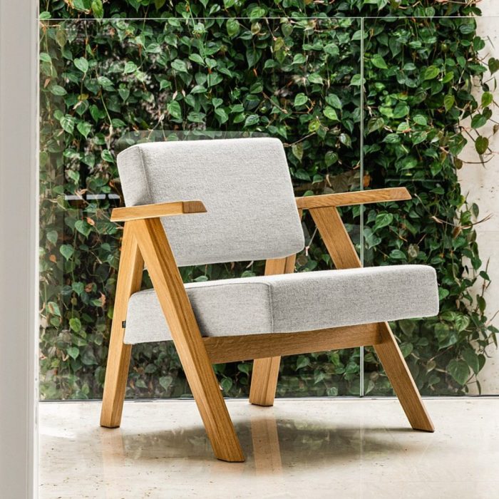 STONE – fauteuil design vintage moderne alliant bois massif et confort ergonomique (4)
