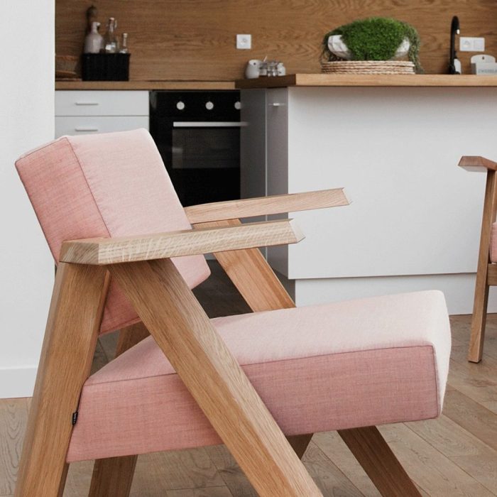 STONE – fauteuil design vintage moderne alliant bois massif et confort ergonomique (5)