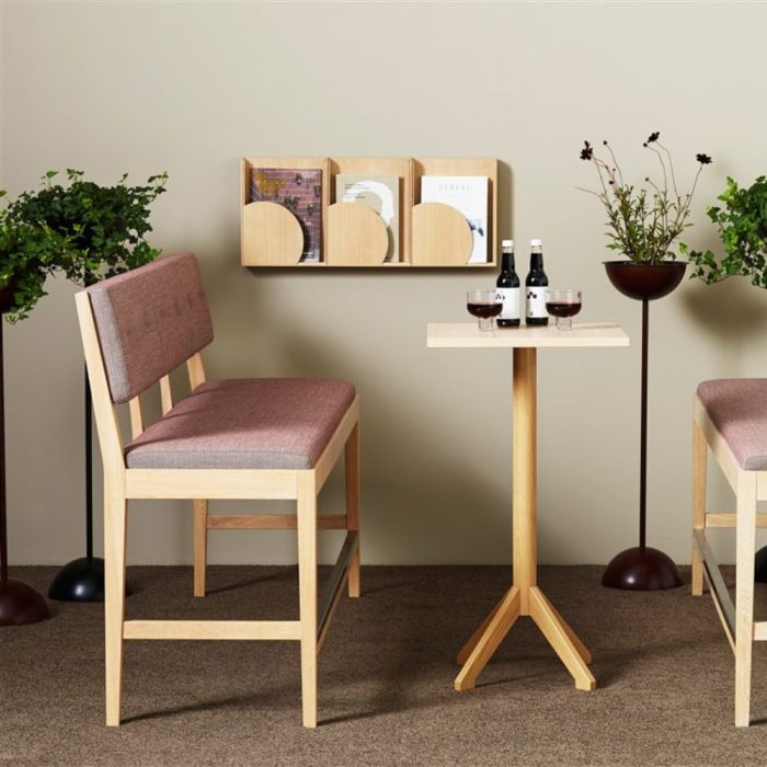 YVY – Banquette en bois massif pour restaurant, lobby ou salle d’attente (6) YVY – Banquette en bois massif pour restaurant, lobby ou salle d’attente (6)