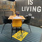 fauteuil noir et jaune bar brasserie grunge industriel