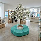 Banquette forme fleur pour amenager pharmacie