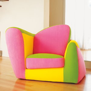 Mobilier ergonomique pour enfants : canapés et chaises avec hauteur d’assise adaptée selon l’âge