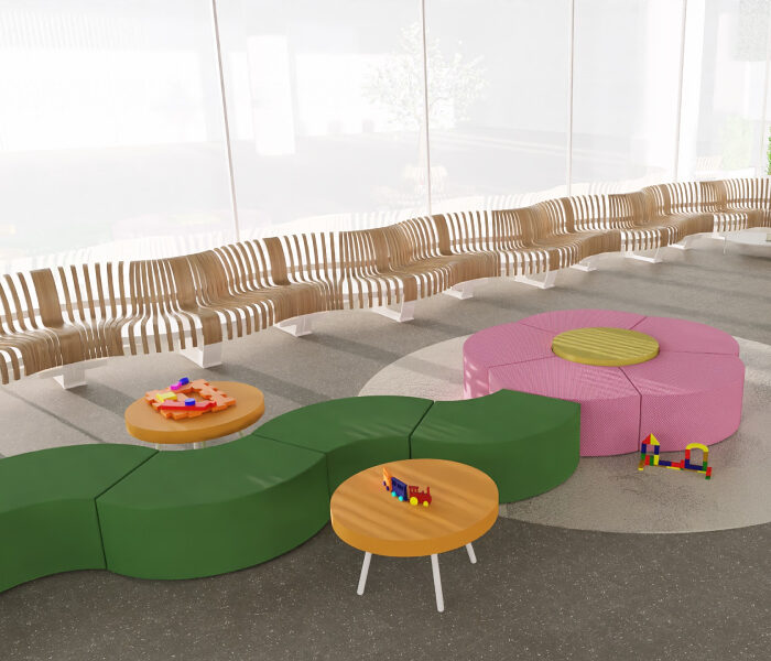 Salle d’attente clinique avec espace enfant et banquette circulaire FLOR tapissée