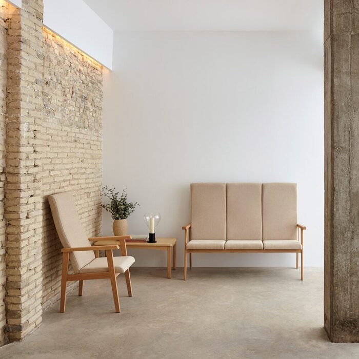 Siège ELLIE en bois massif pour EHPAD et établissements de soins avec structure robuste et confort d’assise durable