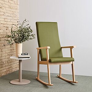 Siège ELLIE en bois massif pour EHPAD et établissements de soins avec structure robuste et confort d’assise durable