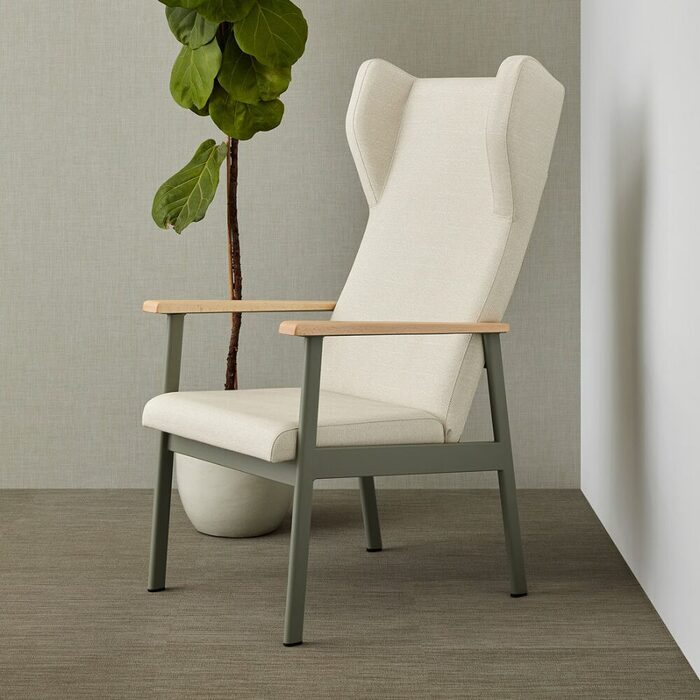Fauteuil lounge HUDSON en métal robuste avec accoudoirs en bois pour EHPAD et espaces à usage intensif