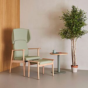 Fauteuil VELEZ en bois massif pour espaces de soins et EHPAD avec accoudoirs ergonomiques et assise confortable durable