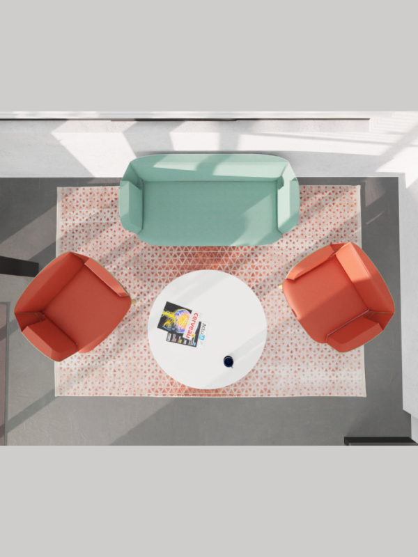 Vue 3D de dessus d’une salle d’attente dans un centre de formation avec banquette et deux fauteuils de la collection COUTURE organisés pour optimiser l’espace