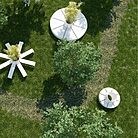 Banc circulaire AUGÉ en béton UHPC pour espaces publics extérieurs et aménagement urbain de places et centres commerciaux