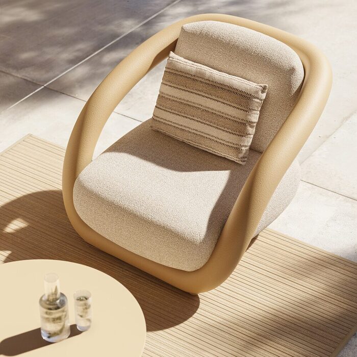Fauteuil lounge MEL VONDOM design sculptural en polyéthylène avec formes enveloppantes pour espaces professionnels