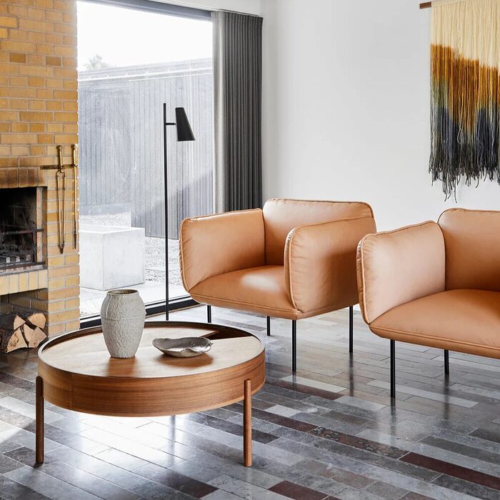 Gamme OZON comprenant fauteuil et canapés 1 et 2 places au design scandinave avec assise rembourrée et formes douces pour espaces lounge contemporains