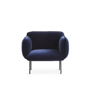 Gamme OZON comprenant fauteuil et canapés 1 et 2 places au design scandinave avec assise rembourrée et formes douces pour espaces lounge contemporains